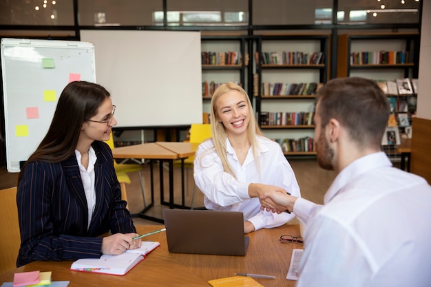 Free photo close up on young business person doing internship