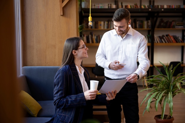 Free photo close up on young business person doing internship