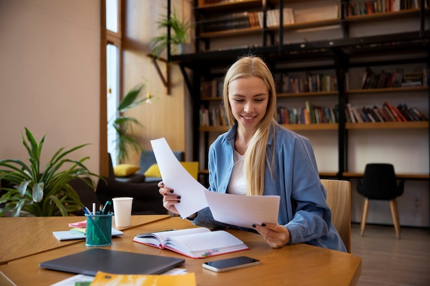 Free photo close up on young business person doing internship