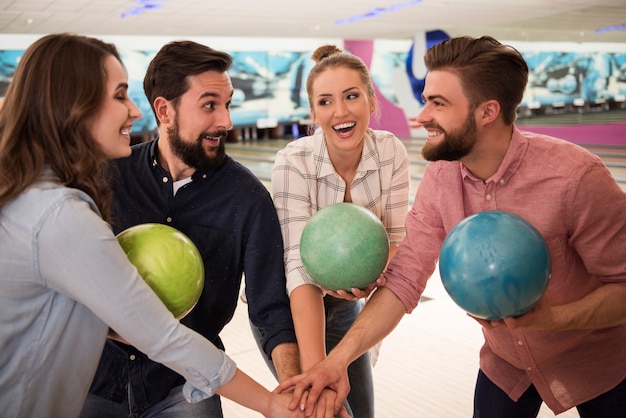 Free photo close up on young friends enjoying bowling