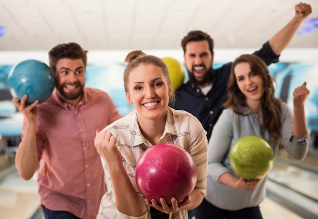 Free photo close up on young friends enjoying bowling