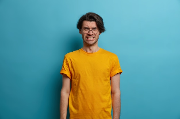 Free photo close up on young handsome man isolated