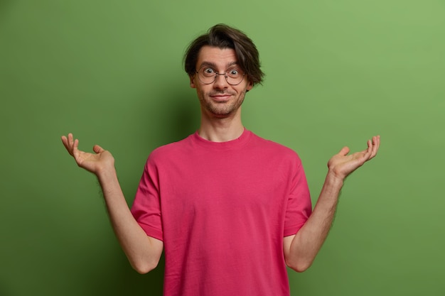 Free photo close up on young handsome man isolated