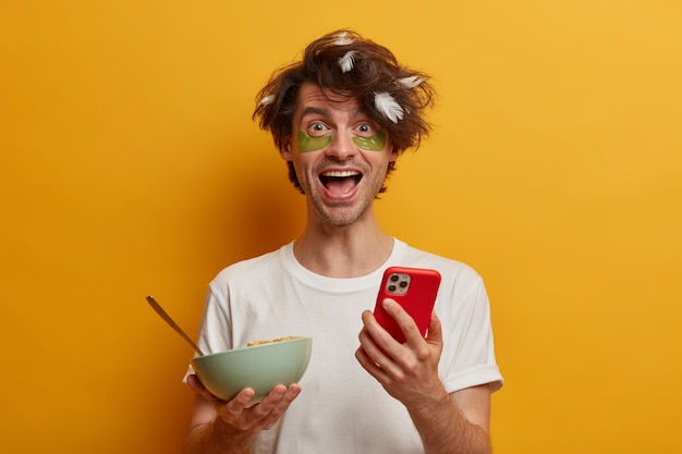 Free photo close up on young handsome man isolated