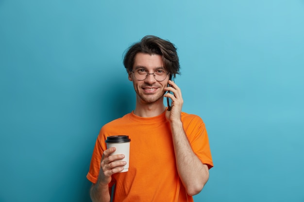 Free photo close up on young handsome man isolated