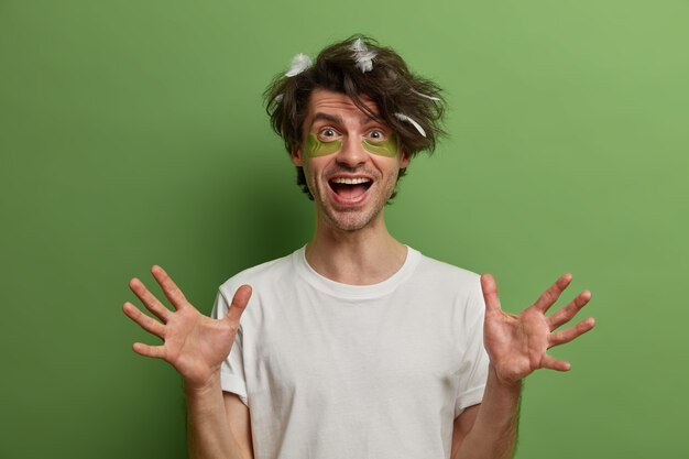 Free photo close up on young handsome man isolated