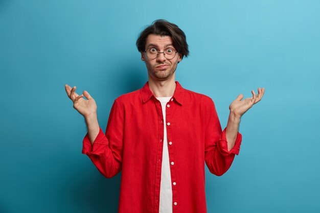 Free photo close up on young handsome man isolated