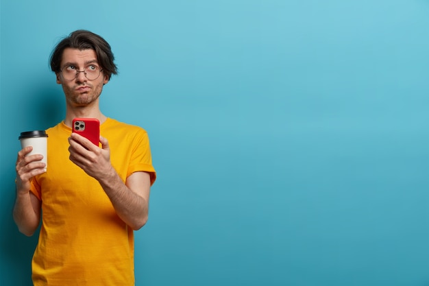 Free photo close up on young handsome man isolated