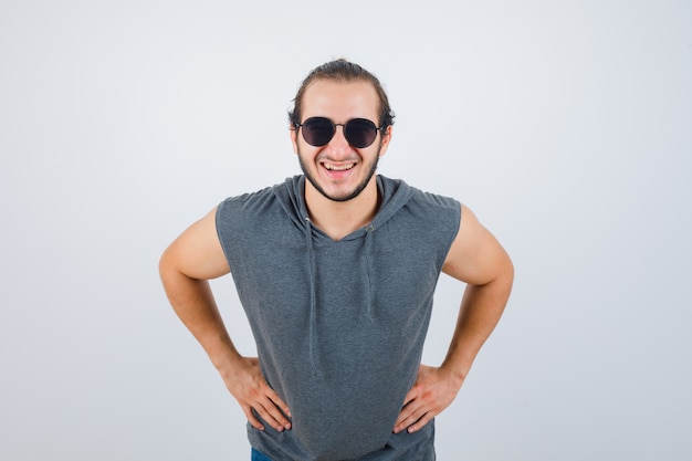 Free photo close up on young man gesturing isolated