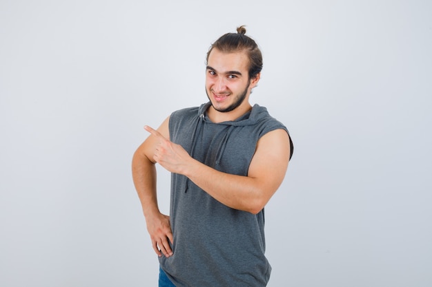 Free photo close up on young man gesturing isolated