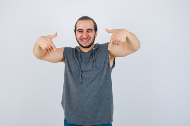 Free photo close up on young man gesturing isolated