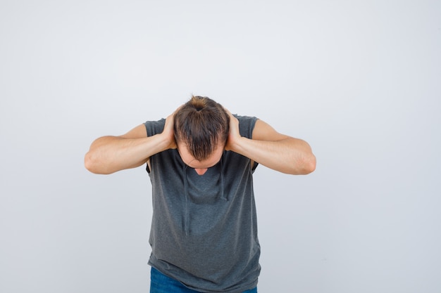 Free photo close up on young man gesturing isolated