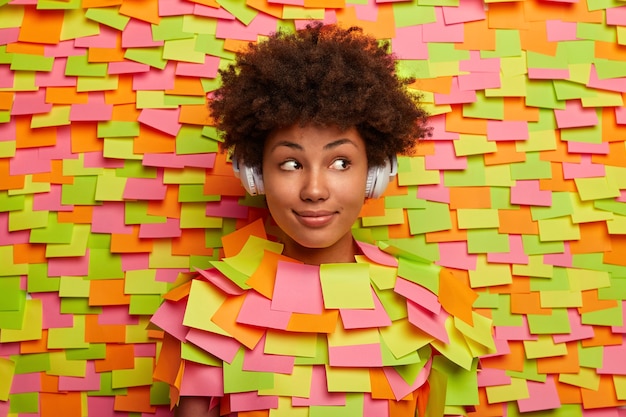 Free photo close up on young student surrounded by sticky notes