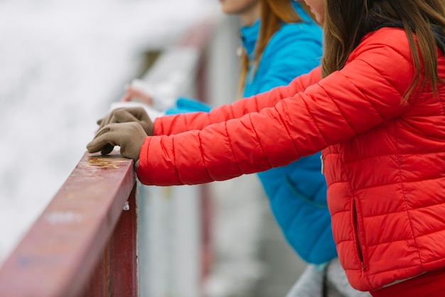 Free photo close-up of young women with hands on railing