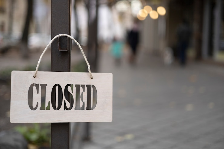 Free Photo closed sign still life