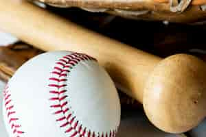 Free photo closeup of baseball and bat