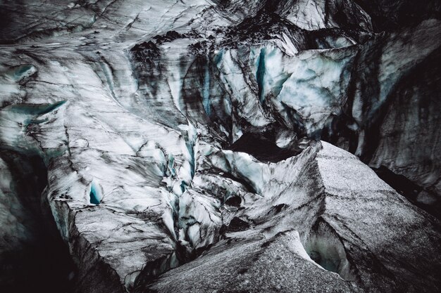 Sólheimajökulll, 아이슬란드에서 바위에 아름 다운 얼음 질감의 근접 촬영