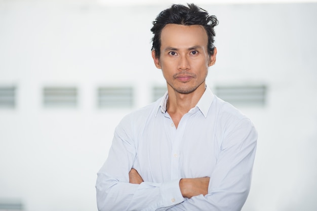 Free photo closeup of confident asian man with arms crossed