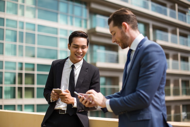 Free photo closeup of coworkers texting and chatting outside