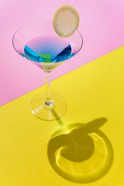Макрофотография оформленный коктейль летний напиток