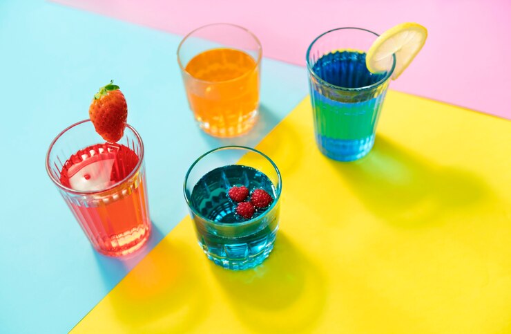 無料Photo 飾られたカクテル夏の飲み物のクローズアップ