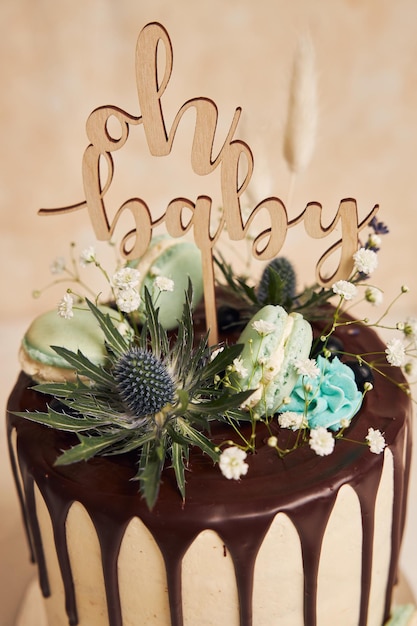 Free photo closeup of a delicious drip cake with a 