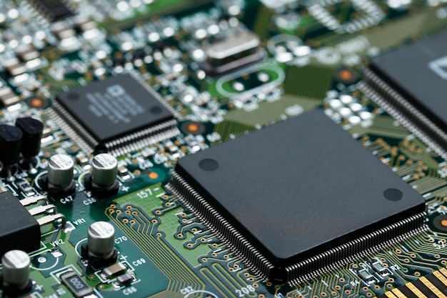 CPUのマイクロチップ電子部品の背景と電子回路基板の拡大