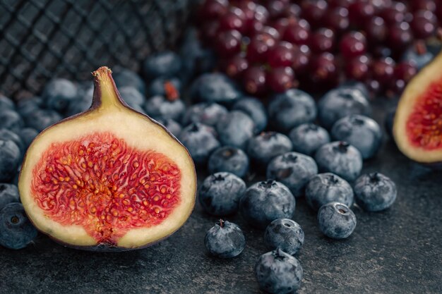 Free photo closeup figs in the cut among the berries