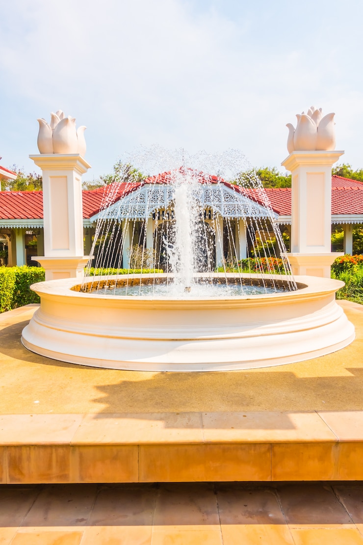 Free Photo closeup fountains garden old urban
