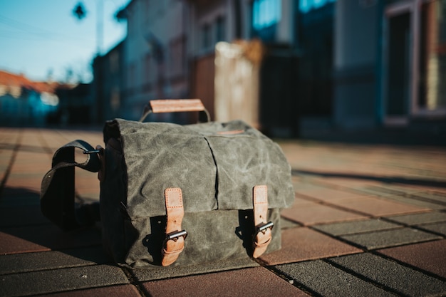 Free photo closeup of a grey romanian breadbag on the ground in the street