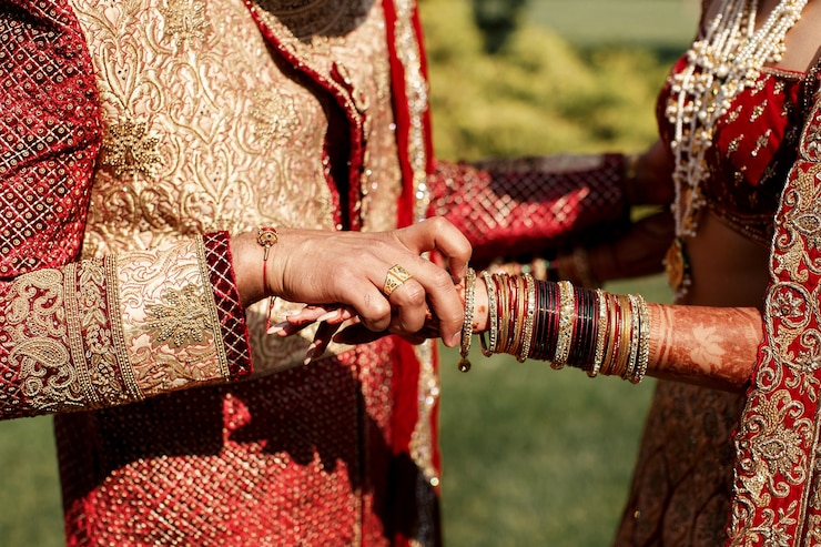 Free Photo closeup of groom's hand taking off the bracelet from the wirst