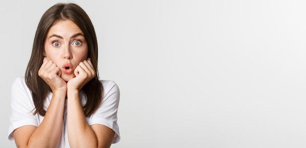 Free photo closeup of intrigued young gossiping girl leaning on hands and looking wondered at camera gasping im