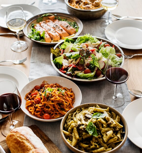 Foto gratuita primo piano della cena di cibo italiano