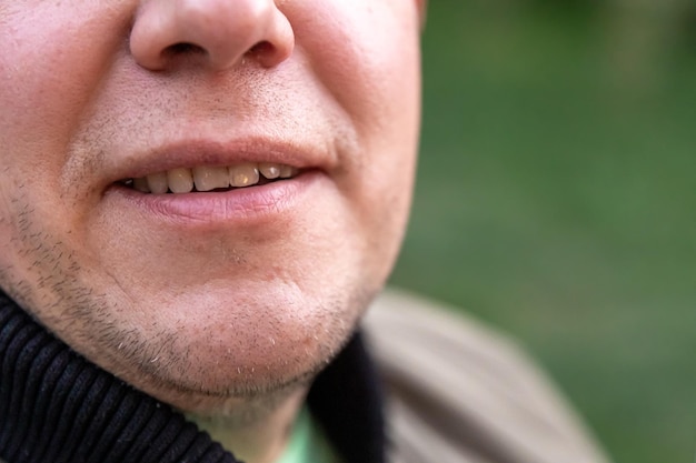 Foto gratuita close-up della parte inferiore della faccia di un maschio adulto