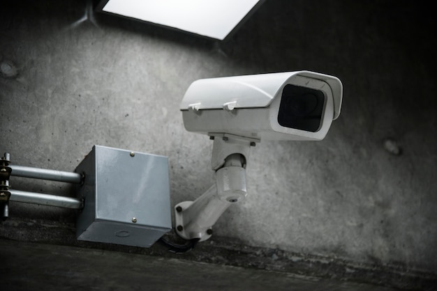 무료 사진 벽에 cctv 카메라의 근접 촬영