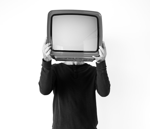 Бесплатное фото Крупный план человека, держащего телевизор