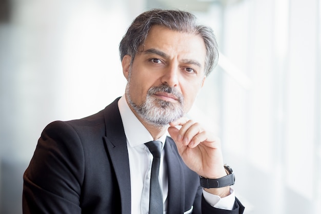 Foto gratuita closeup ritratto di business leader di fiducia