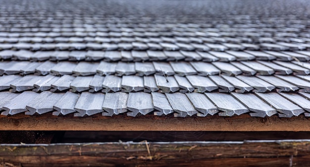 Free photo closeup the roof of a house made of wooden tiles