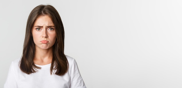 Free photo closeup of sad brunette girl sulking and looking upset