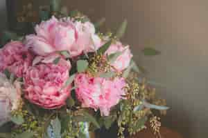 Free photo closeup shot of a bouquet of pink roses and other flowers with green leafs