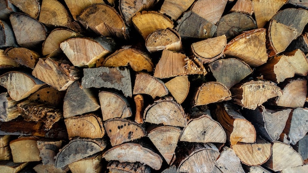 Free photo closeup shot of chopped and stacked firewood.