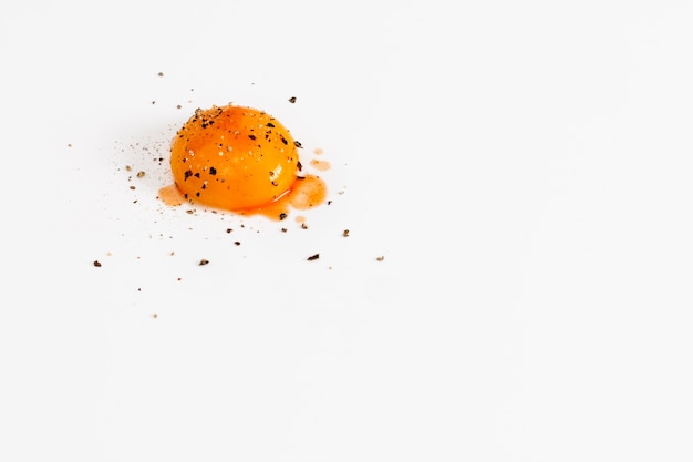 Free photo closeup shot of egg yolk with some seasoning on