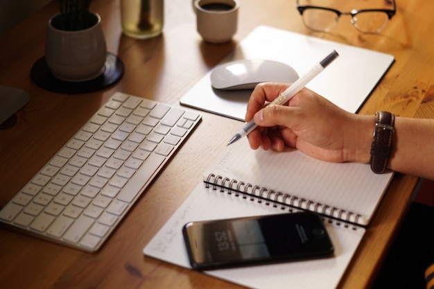 Free photo closeup shot of an entrepreneur working from home and doing calculations