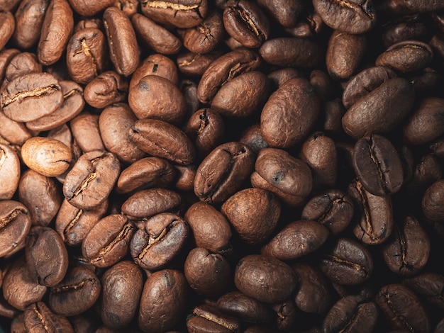 Free photo closeup shot of fresh brown coffee beans