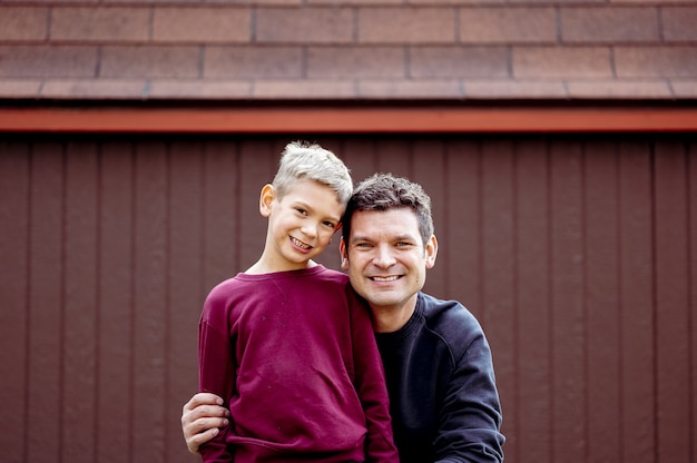 Free photo closeup shot of happy father and son