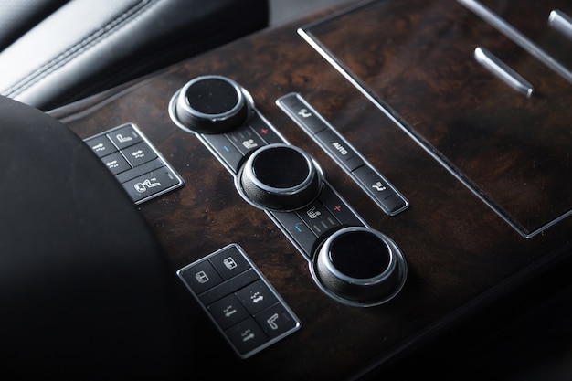 Free photo closeup shot of interior details of a modern luxury car