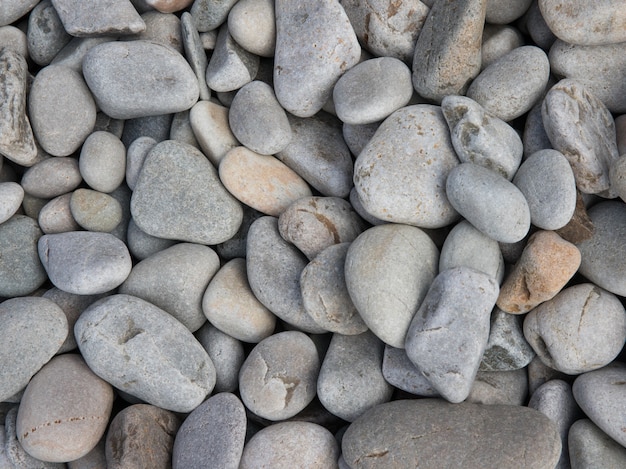 혼합 된 해변 자갈 돌의 근접 촬영 샷
