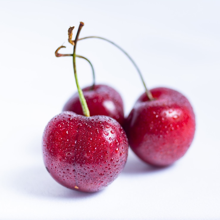 Free Photo closeup shot of the red and juicy cherries isolated