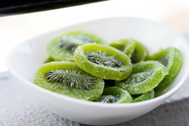 Free photo closeup shot of sliced kiwi on a white pot