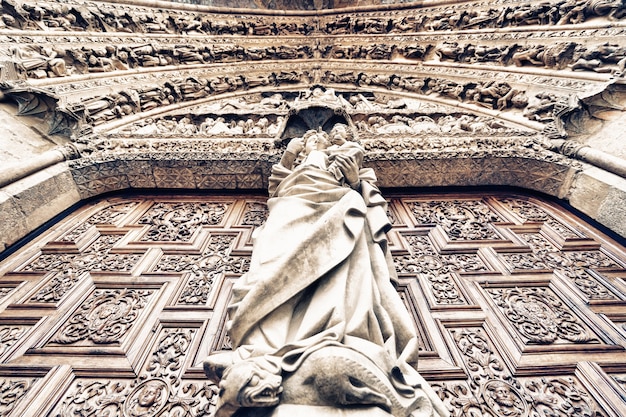 Closeup shot of statues of human figures on an exterior wall of a building